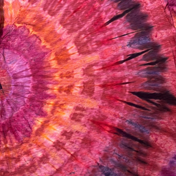 Free People We the Free Arden Tee size Medium NEW Red Reverse ReDye Tie Dye - Picture 4 of 7